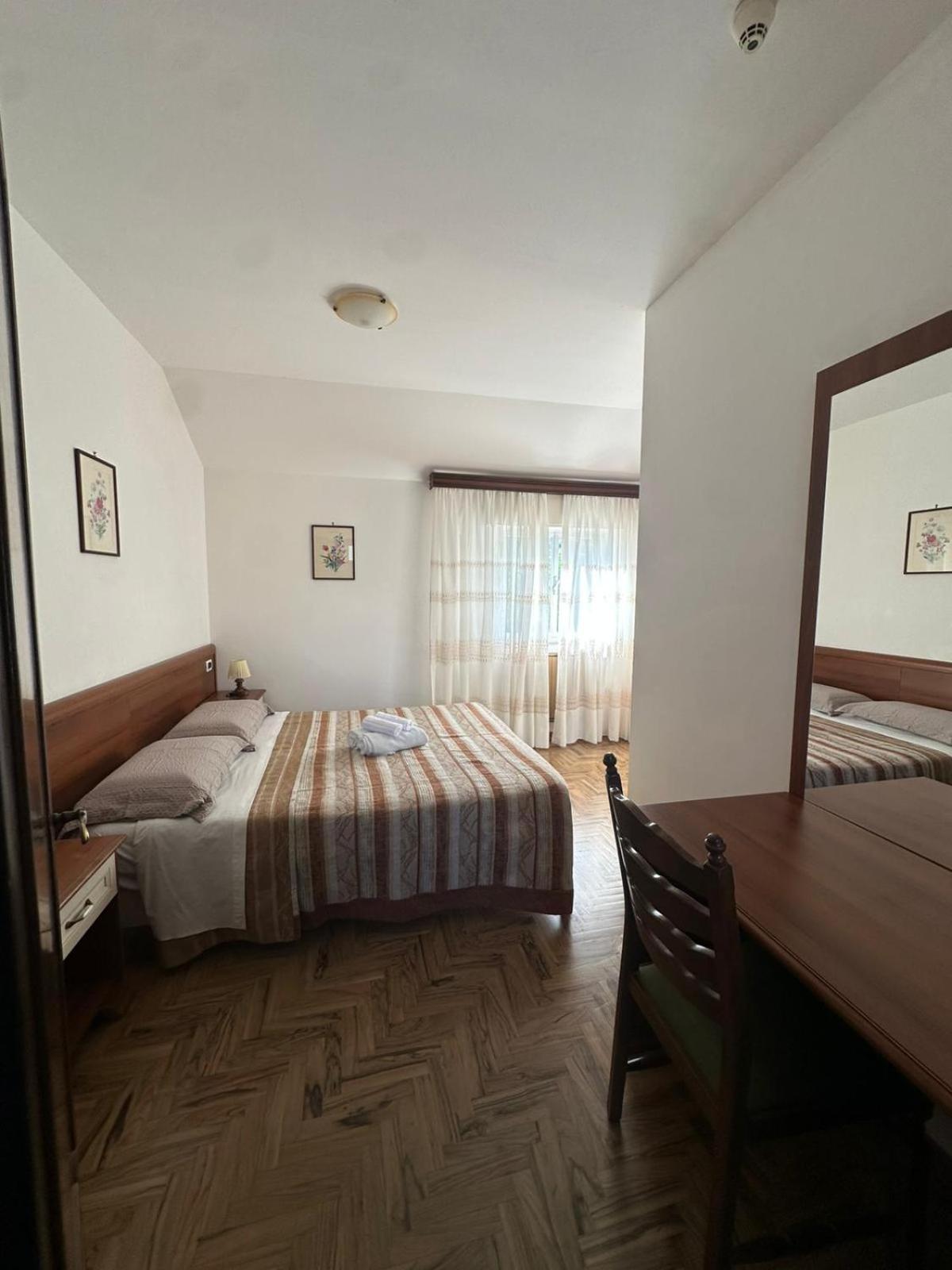Hotel La Pineta Коголето Екстериор снимка